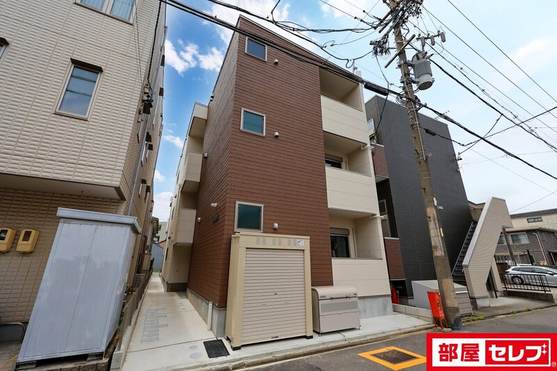 Calm栄生の建物外観