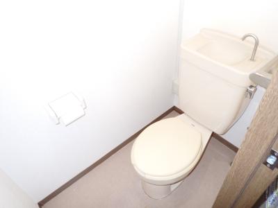 京急本線 大森町駅 徒歩8分 2階建 築39年のトイレ写真