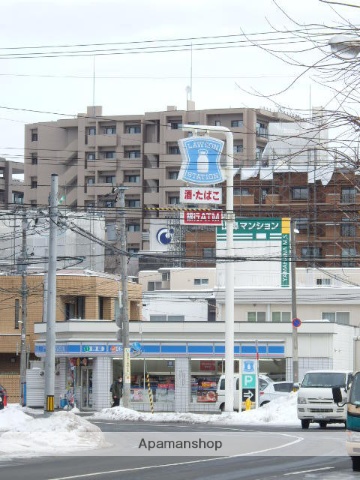 コンビニ　ローソン（コンビニ）まで303m
