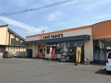 ショッピングセンター　ファディ（ショッピングセンター）まで586m