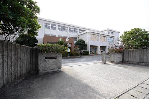 小学校　中津市立沖代小学校（小学校）まで831m