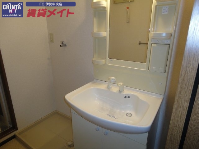 洗面設備　同型反転参考写真