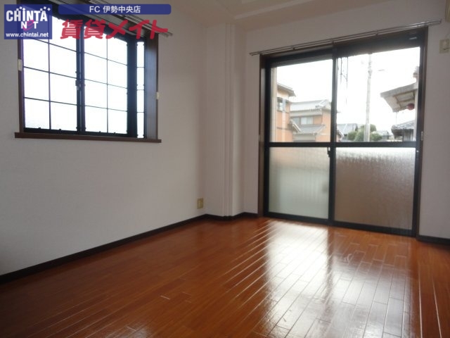 居室・リビング　同型反転参考写真