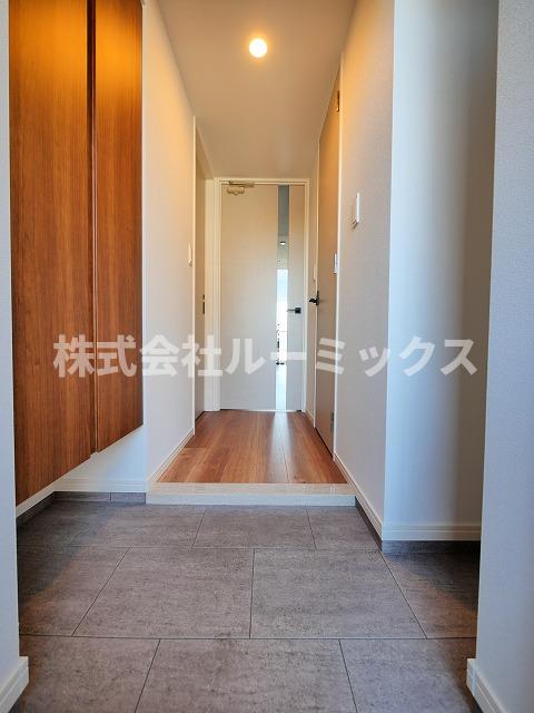 玄関　現状優先です