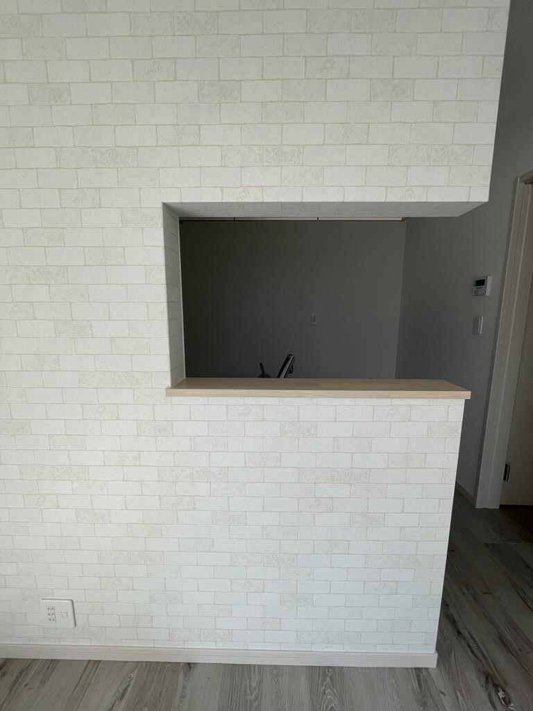 居室・リビング　キッチン側