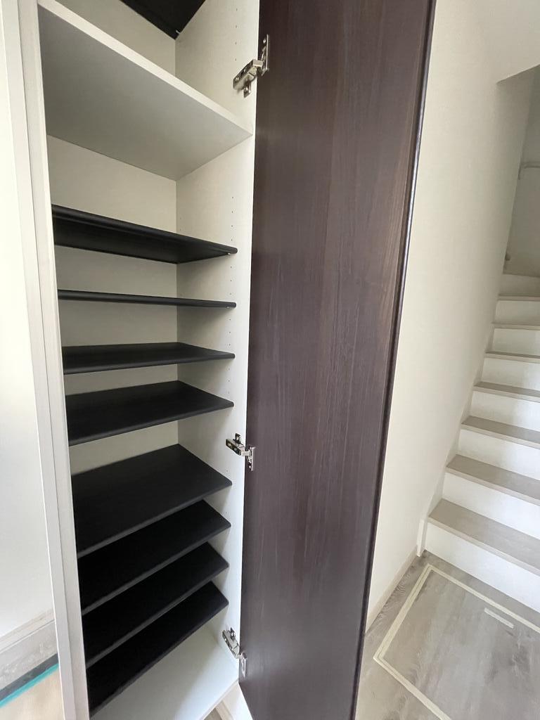 玄関　全身鏡付きシューズボックス