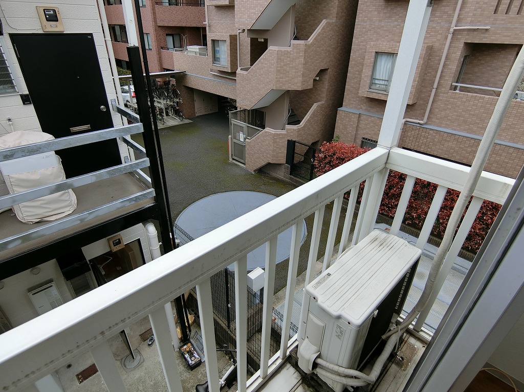 バルコニー　東向き陽当り良好　角部屋