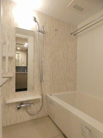 バス・シャワールーム　コンパクトで使いやすいお風呂です