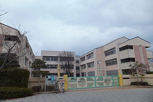 小学校　神戸市立井吹東小学校（小学校）まで700m