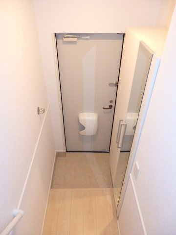 玄関　収納もある玄関です