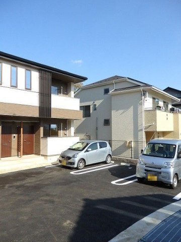 駐車場　駐車場があるので、車を買う予定の方も安心です