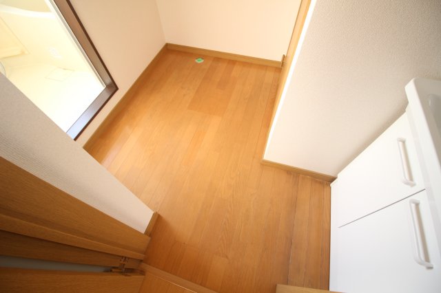 洗面設備　明るい洗面所です