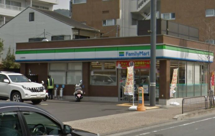 コンビニ　ファミリーマート　山科駅西店（コンビニ）まで120m