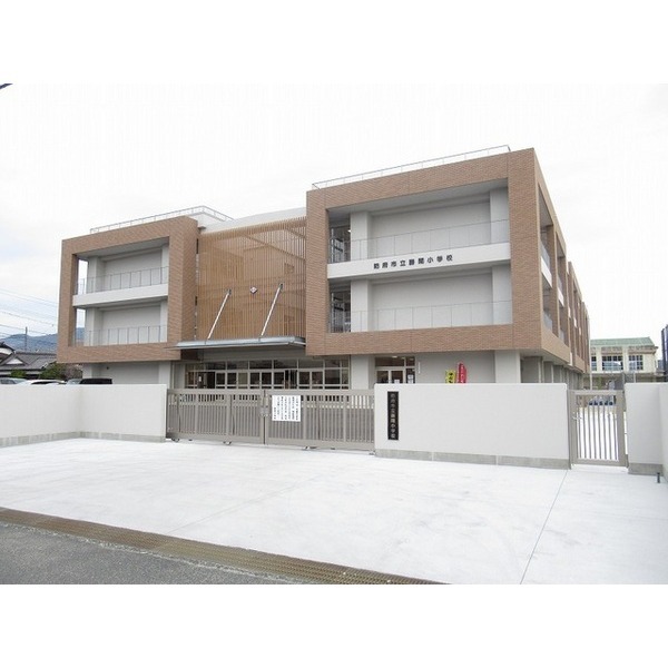 小学校　防府市立勝間小学校（小学校）まで820m