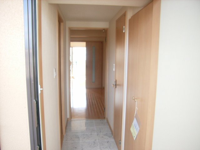玄関　同物件別室です。