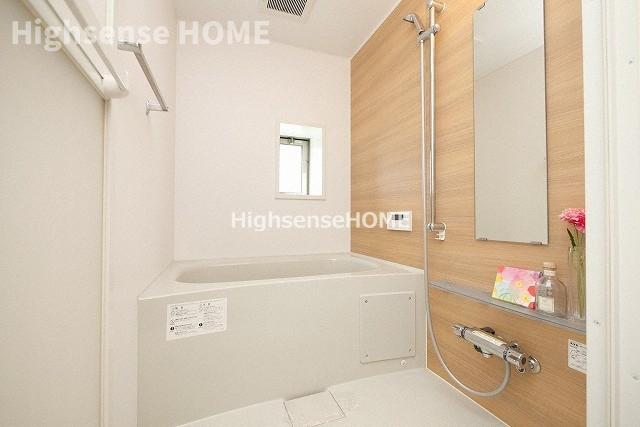 バス・シャワールーム　コンパクトで使いやすいお風呂です