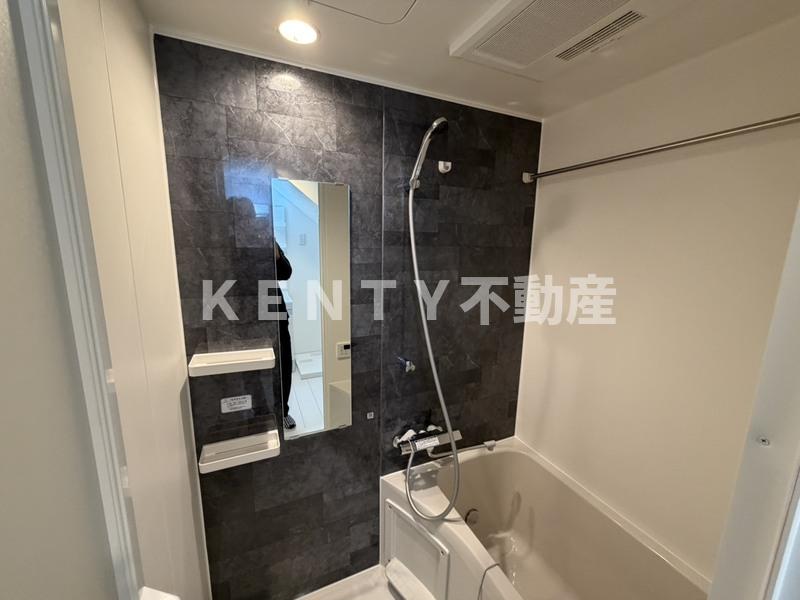 バス・シャワールーム　コンパクトで使いやすいお風呂です