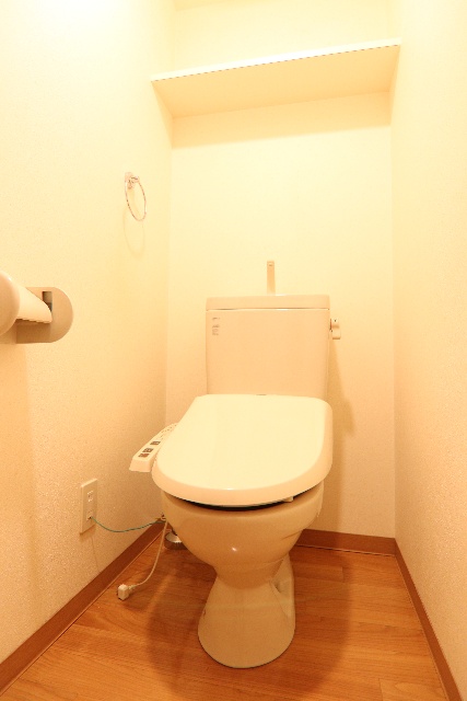 トイレ　※別室の参考写真の為、現況優先です。