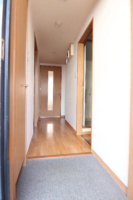 玄関　※別室の参考写真の為、現況優先です。