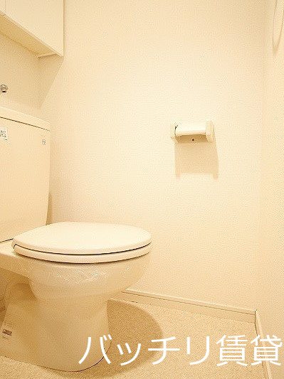 トイレ　別号室タイプの為、現状を優先致します。