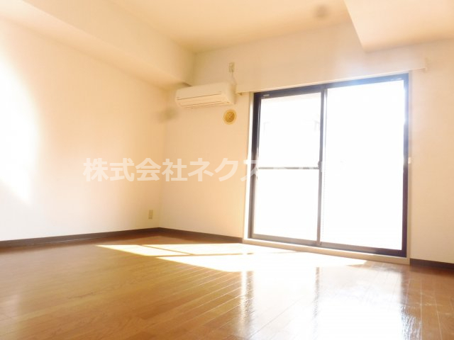 居室・リビング　別部屋参考写真です