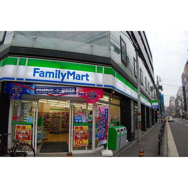 コンビニ　ファミリーマート新町三丁目店（コンビニ）まで89m