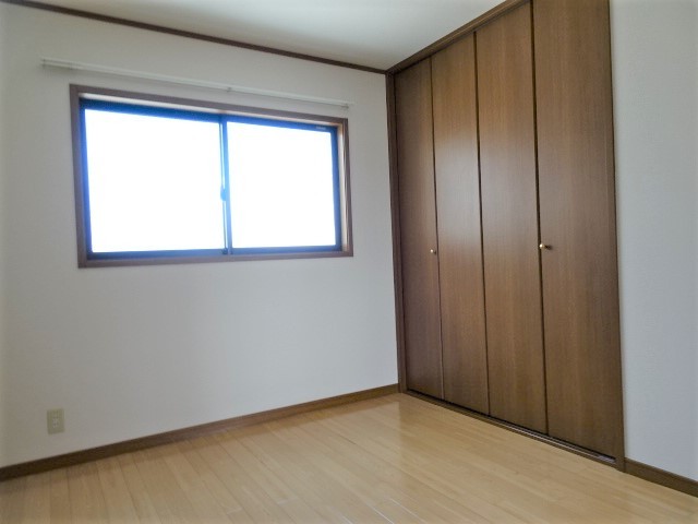 その他部屋・スペース　☆北側６帖洋室です。収納が２つあります。☆