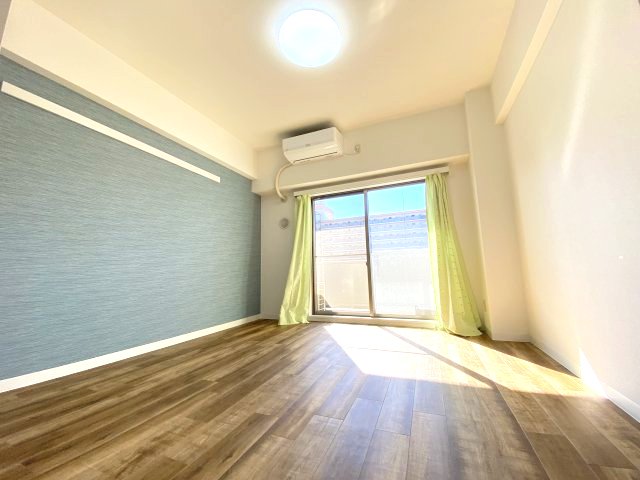 居室・リビング　南西向きの彩光の取れる室内★※別部屋参照