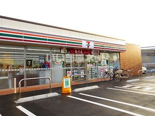 コンビニ　セブンイレブン松阪下村町店（コンビニ）まで623m