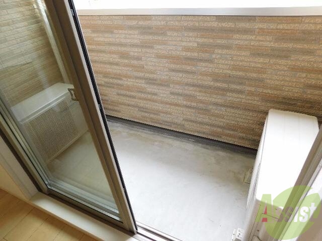 バルコニー　こちらはバルコニーになっております！幅がありますね！