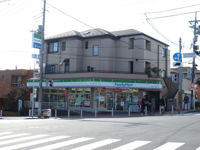 コンビニ　ファミリーマート サンズ美しが丘店（コンビニ）まで540m