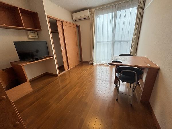 レオパレスMUKUNOの居間写真