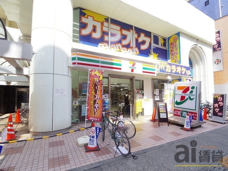 コンビニ　セブンイレブン久米川駅前店（コンビニ）まで700m