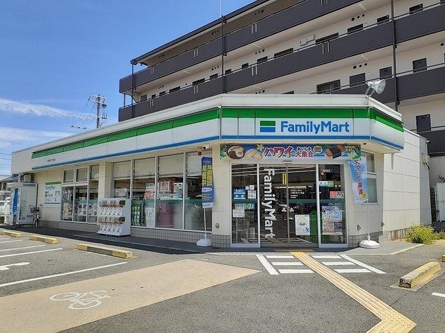 コンビニ　ファミリーマート八尾木北６丁目（コンビニ）まで370m