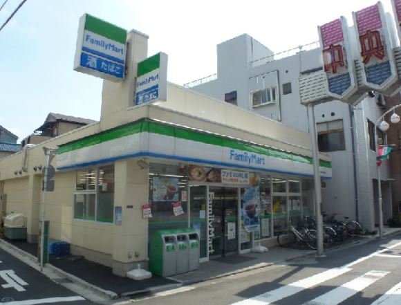 コンビニ　ファミリーマート大島中央銀座店（コンビニ）まで130m