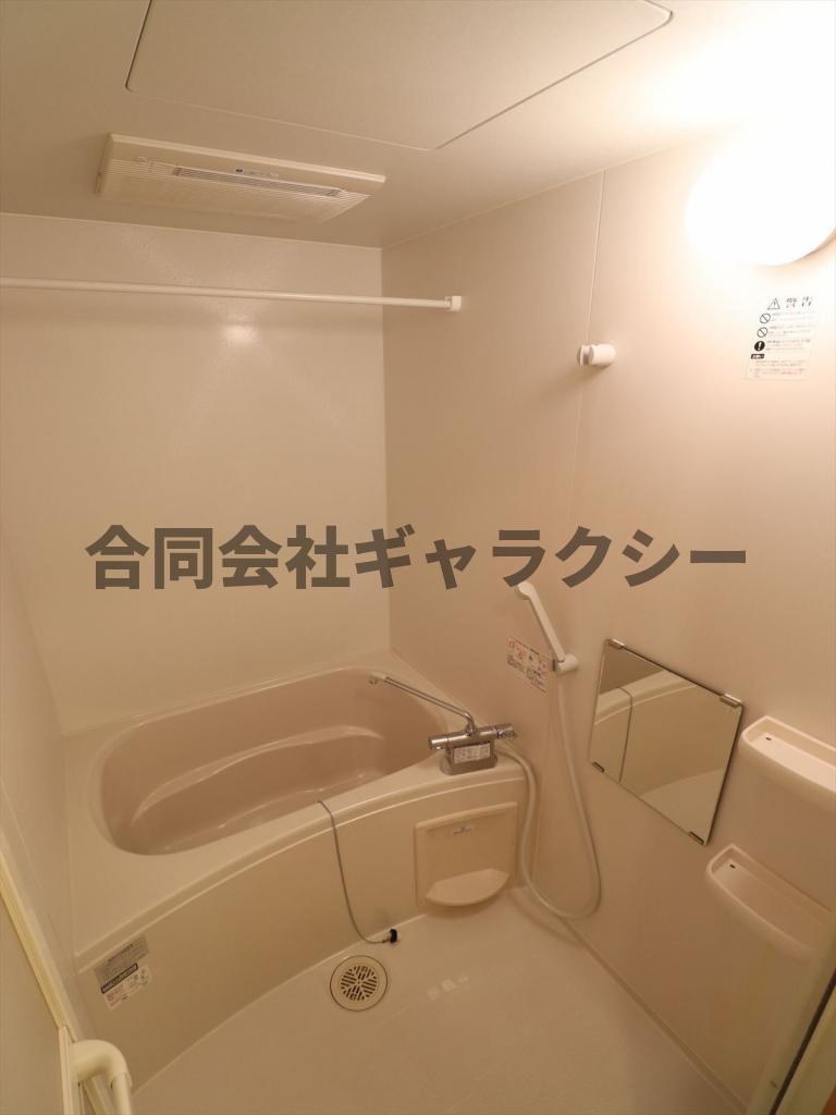 バス・シャワールーム　浴室乾燥機付きのバスルーム
