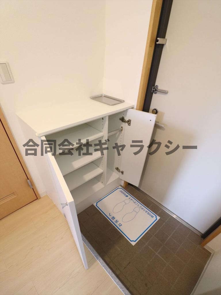 玄関　シューズボックスあります
