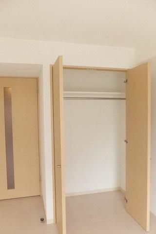 収納　奥行き、幅共にあります。