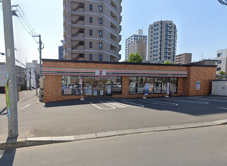 コンビニ　セブンイレブン札幌琴似2条5丁目店（コンビニ）まで487m