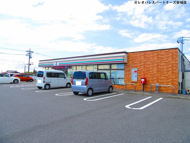 コンビニ　セブンイレブン一色味浜店（コンビニ）まで882m