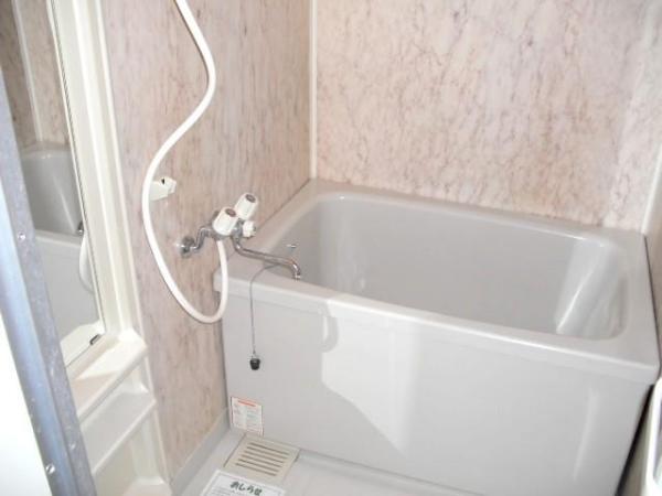 バス・シャワールーム　掃除のしやすいシンプルな浴室です！
