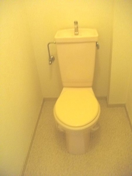 トイレ　バストイレセパレートタイプのシンプルなトイレです！
