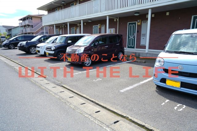 駐車場　駐車場に車を止められます