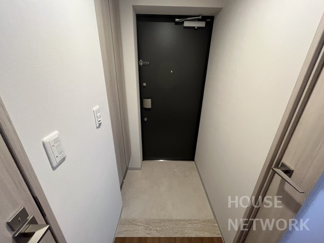 The Residence御車道の玄関写真