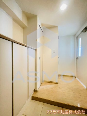 クロスレジデンス大阪新町の玄関写真