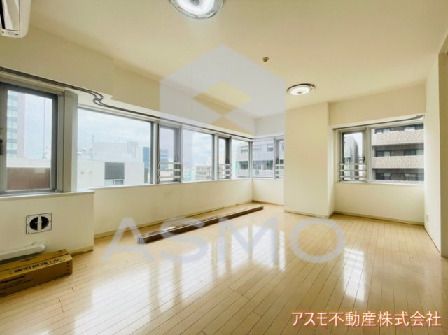 クロスレジデンス大阪新町の居間写真