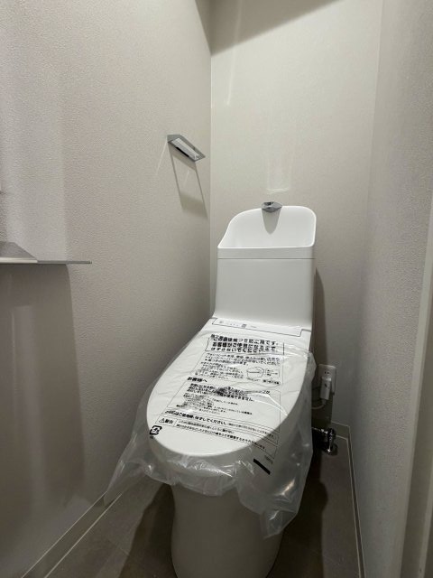 阪急宝塚線 三国駅 徒歩6分 10階建 築1年のトイレ写真