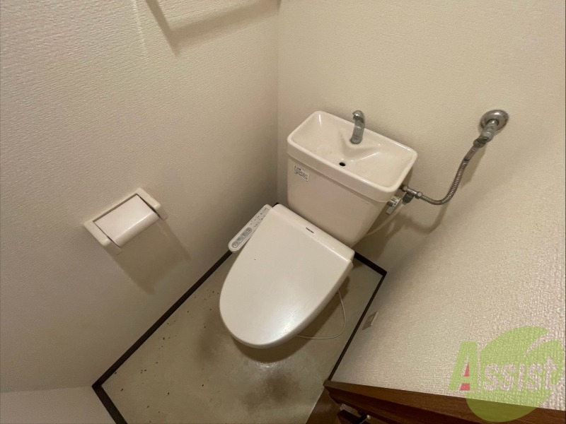 トイレ　こちらはトイレです。清潔感があり、安心して使用できます。