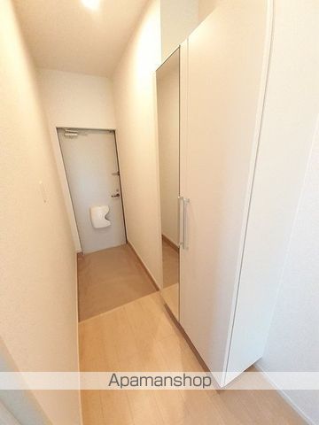 ＪＲ予讃線 伊予西条駅 徒歩30分 2階建 築8年の玄関写真