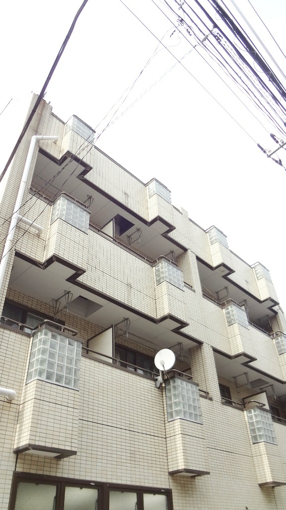 【川崎市川崎区池上新町のマンションの建物外観】